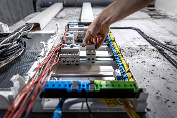 Tramitación Líneas de Media y Alta Tensión · Ingeniería · Ingenieros Técnicos Cobeña